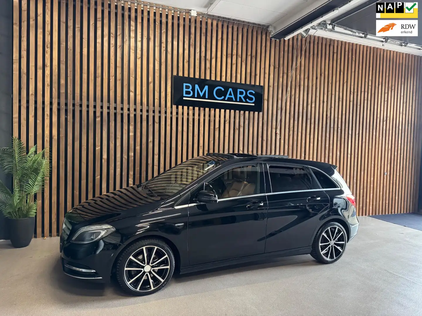 Mercedes-Benz B 200 Ambition AUTOMAAT,Pano,Xenon,Leer Zwart - 1