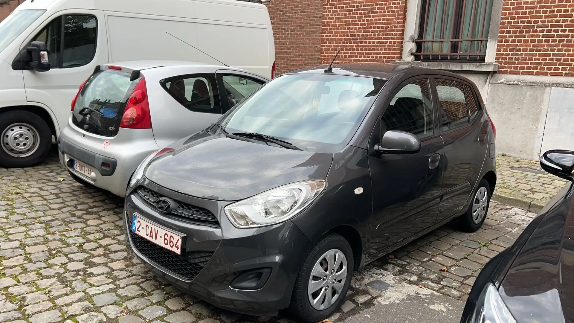 Hyundai i10 i10 1.1 UEFA EURO 2012 Edition 12 mois de garantie Gris - 1