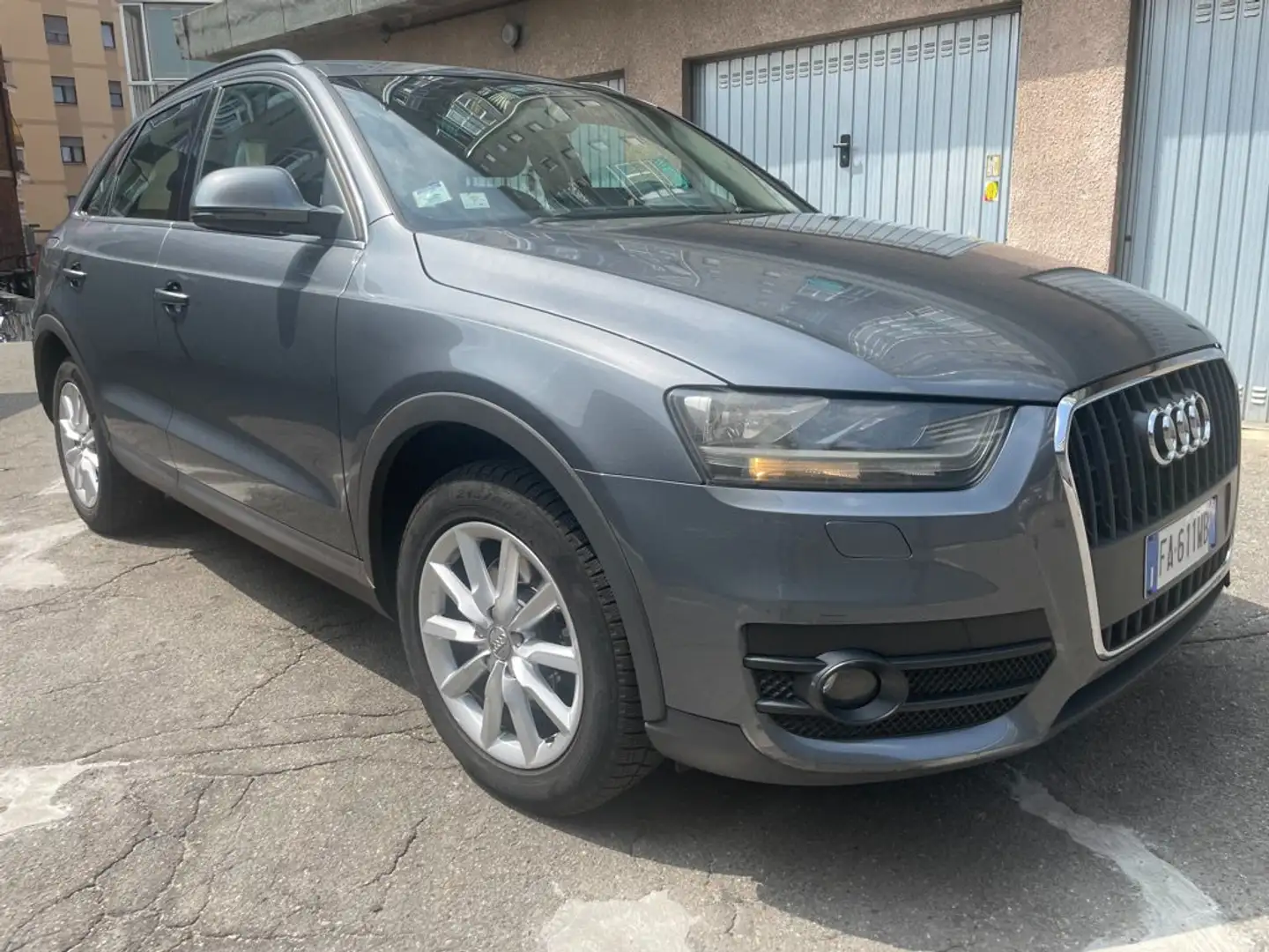Audi Q3 Q3 2.0 tdi Business 140cv Gris - 1
