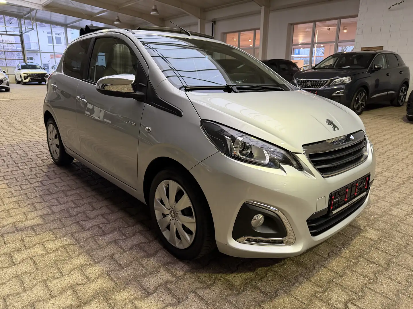 Peugeot 108 Style Silber - 1