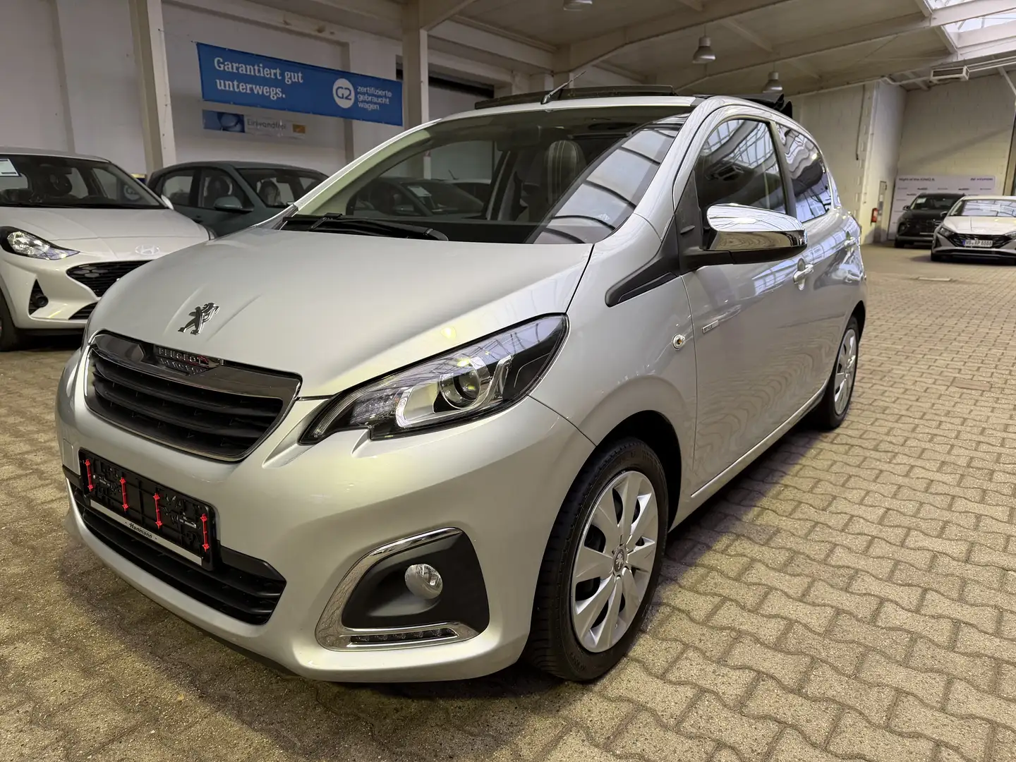 Peugeot 108 Style Silber - 2