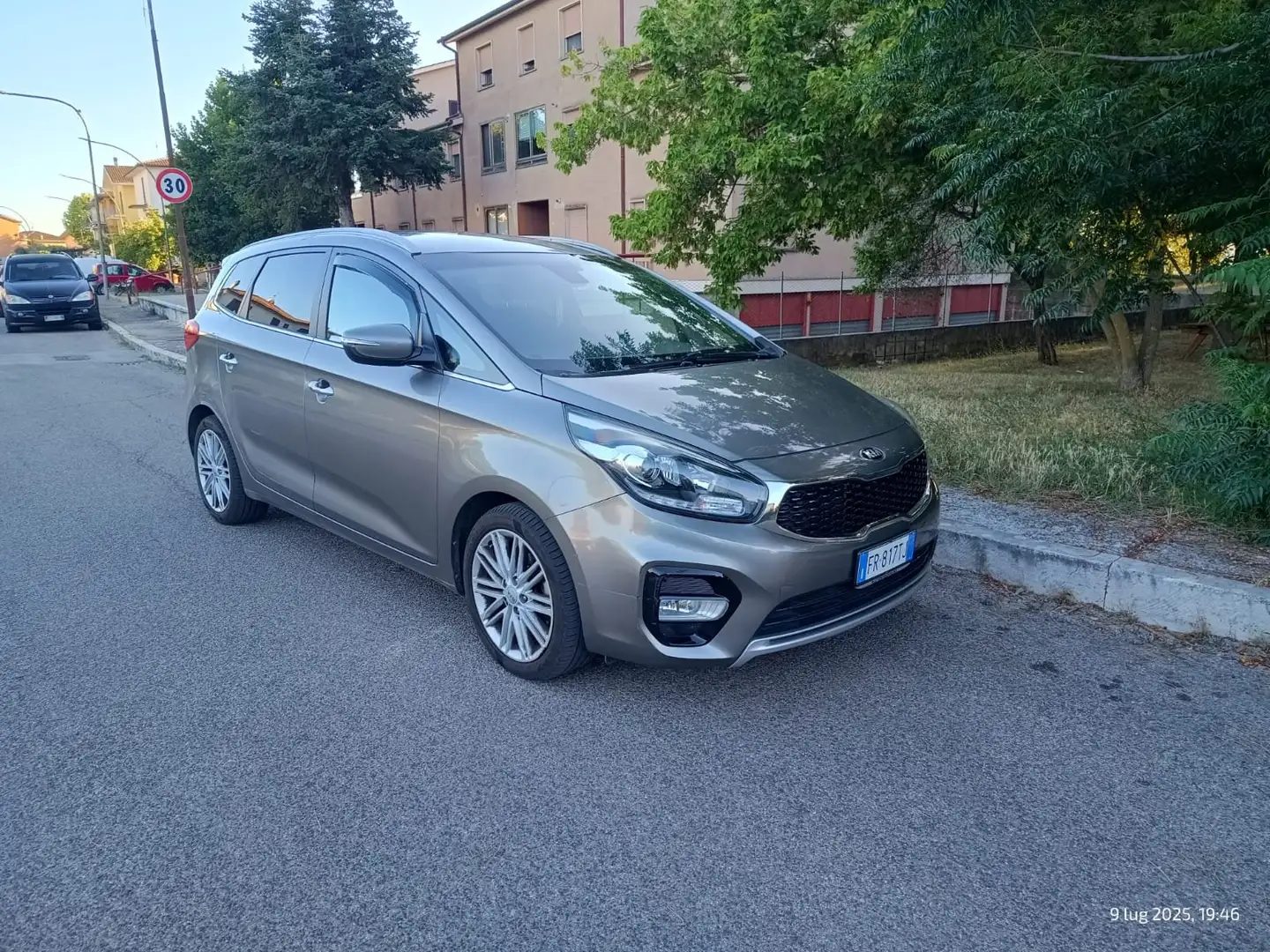 Kia Carens Carens IV 1.7 crdi Business Class 115cv 7 posti Grigio - 1
