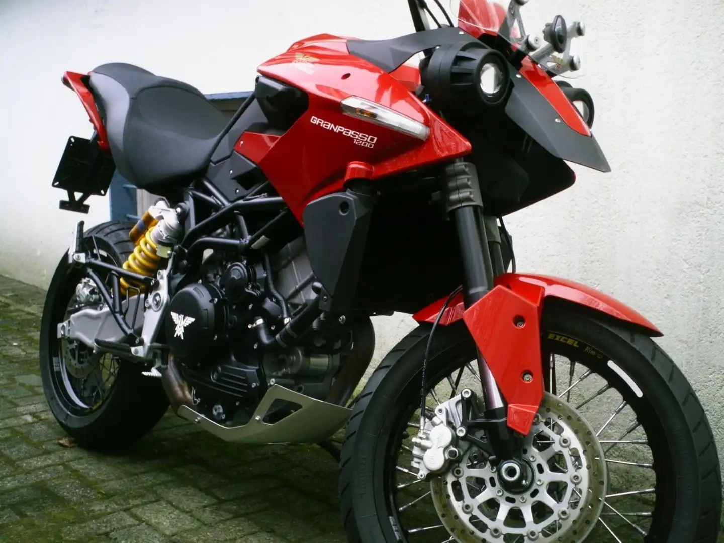 Moto Morini Granpasso 1200 Rojo - 2