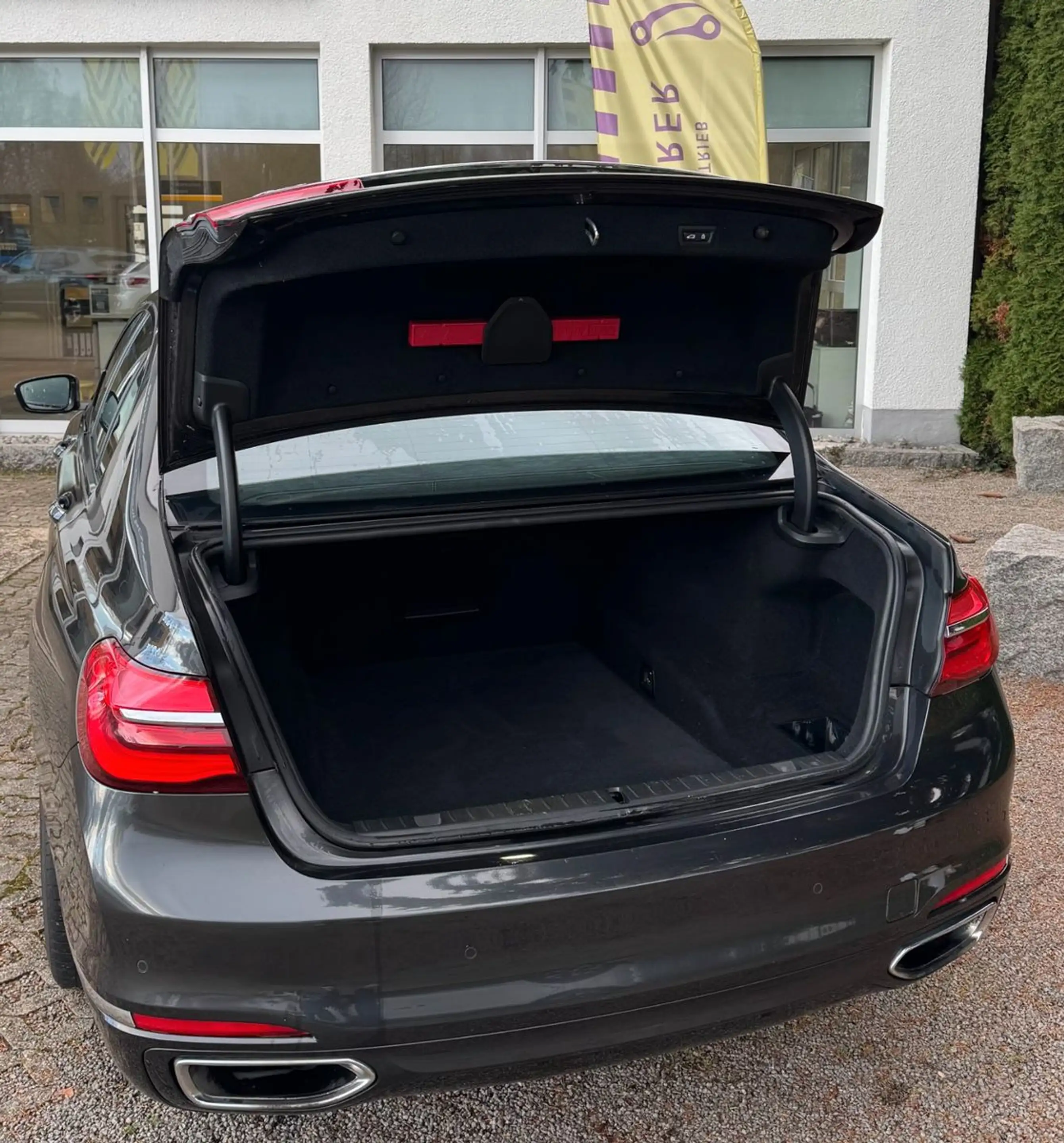 BMW 750 i xDrive*SD*Hed-Up*Komfortsitze*Kamera*MwSt.* — photo 6