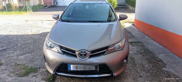 Imagine Toyota Auris 2.0 D-4D Touring Sports Executive