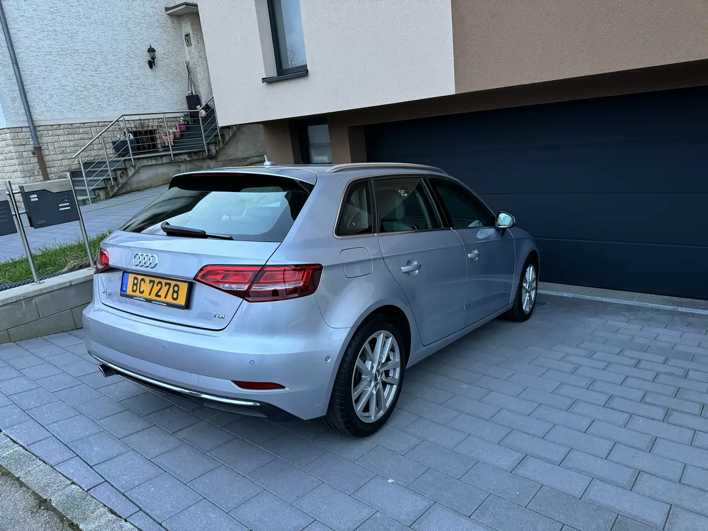 Audi A3 design Sportback 1.6 TDI 116CV Gris - 1