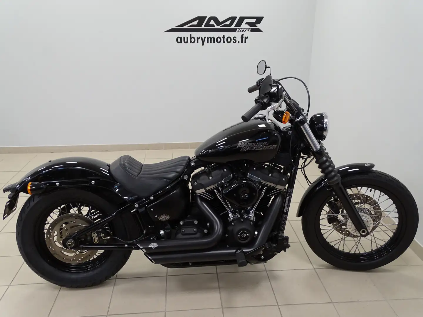 Harley-Davidson Street Bob Negru - 2