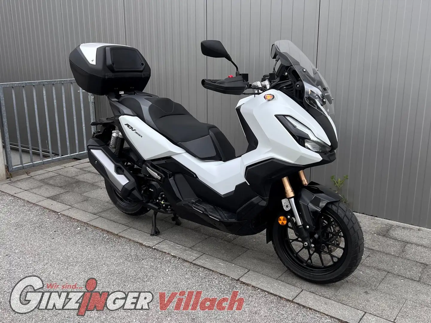 Honda ADV 350 Bílá - 1