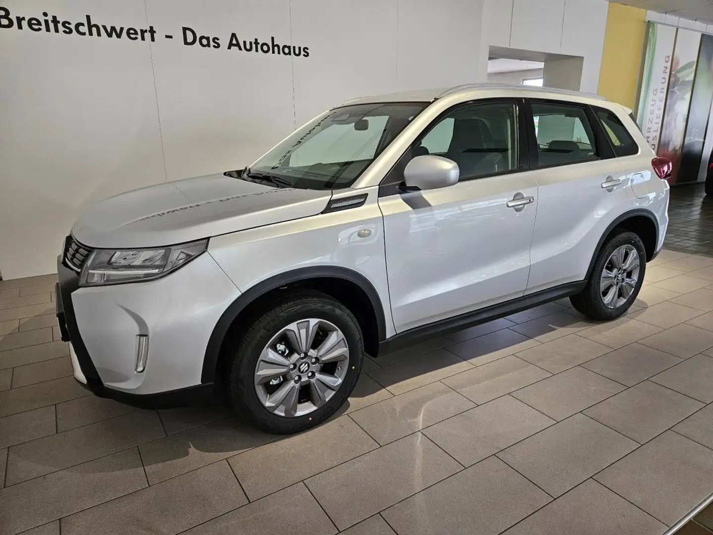 Suzuki Vitara 1.4 Hybrid Club LED ACC Navi PDC RFK Klima Silber - 2