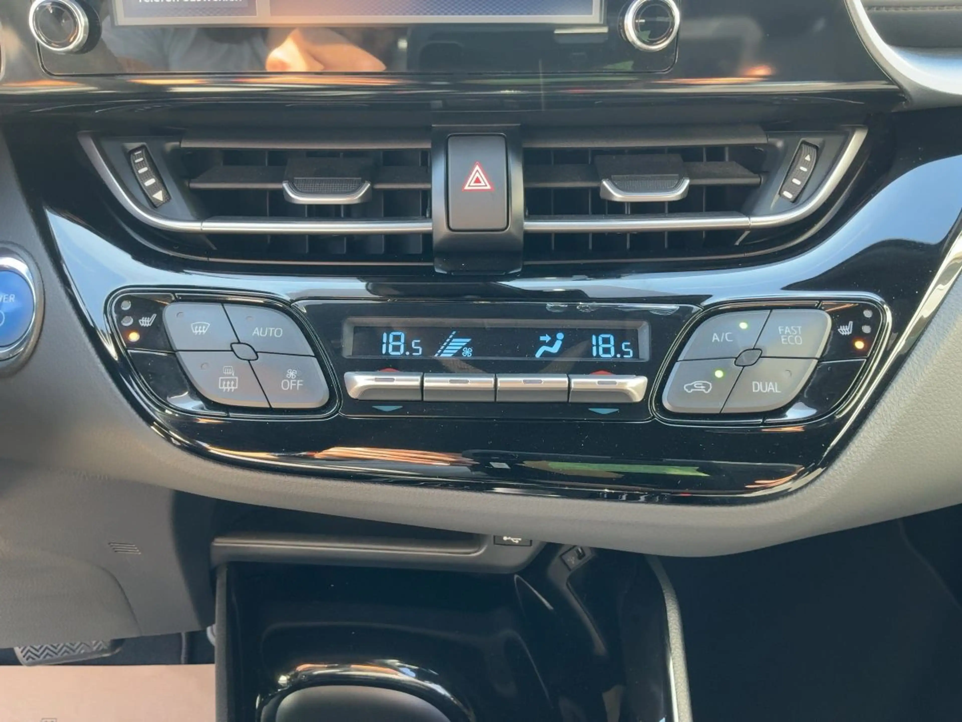 Toyota C-HR 2.0 Hybrid TEAM D Bi-LED+ACC+RFK+SHZ+DAB — photo 19