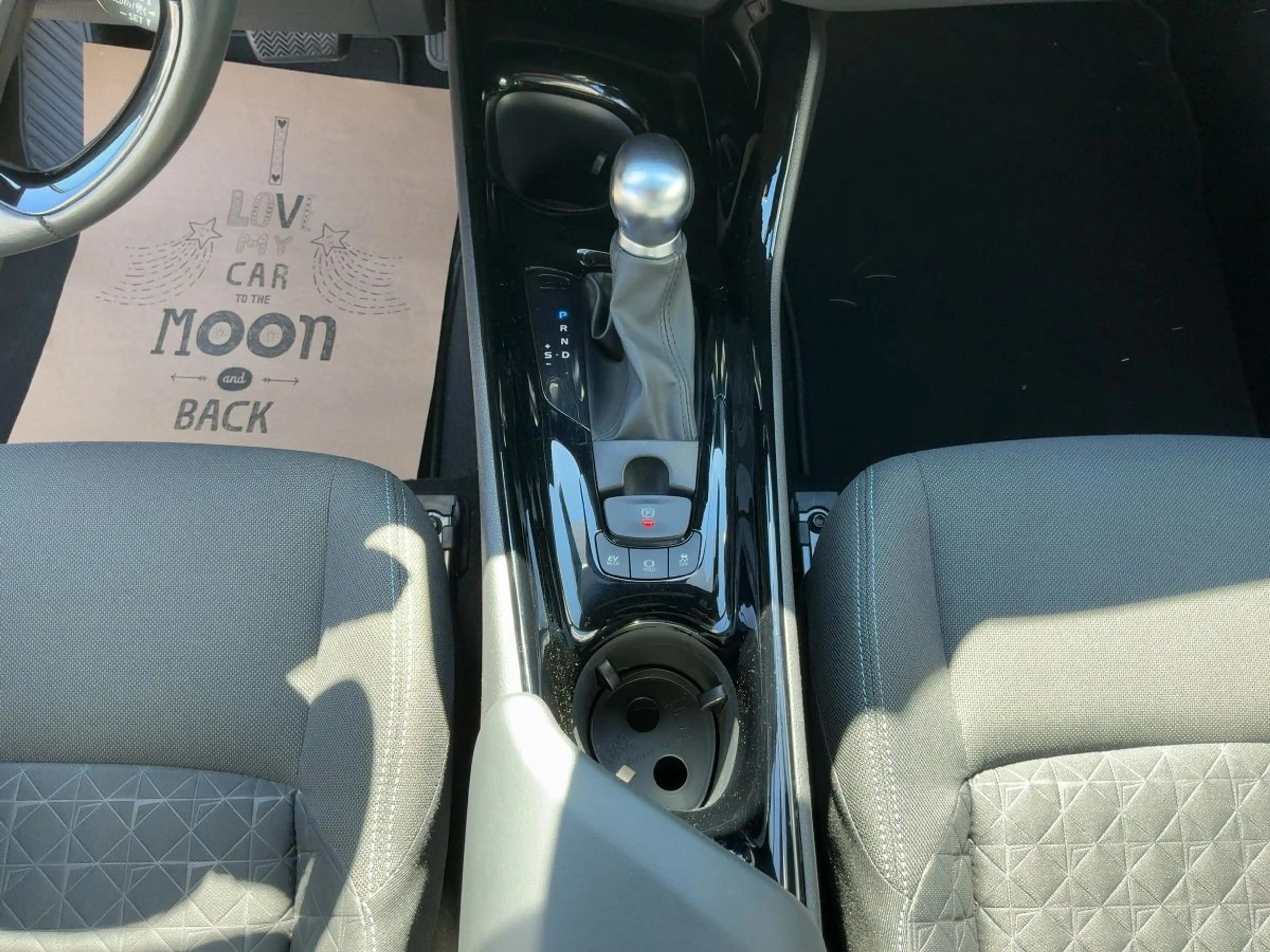 Toyota C-HR 2.0 Hybrid TEAM D Bi-LED+ACC+RFK+SHZ+DAB — photo 17