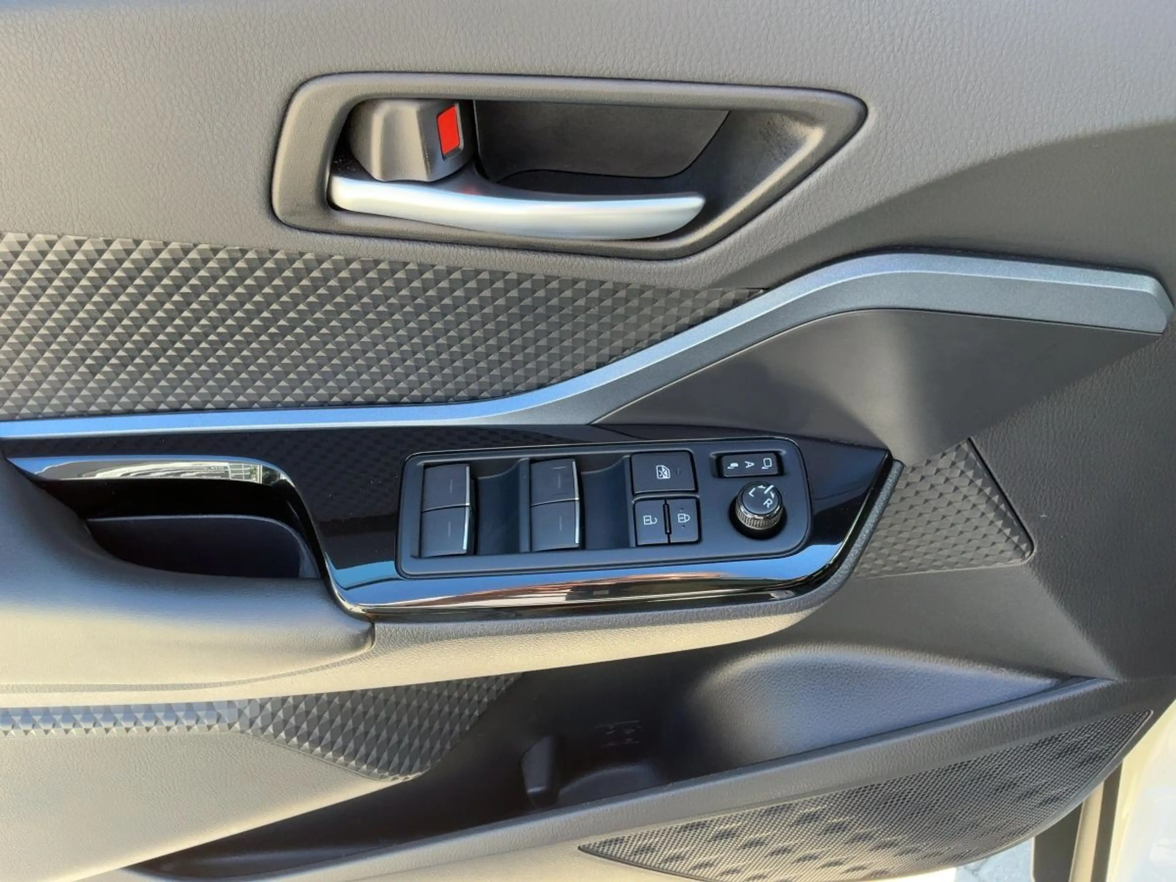 Toyota C-HR 2.0 Hybrid TEAM D Bi-LED+ACC+RFK+SHZ+DAB — photo 15
