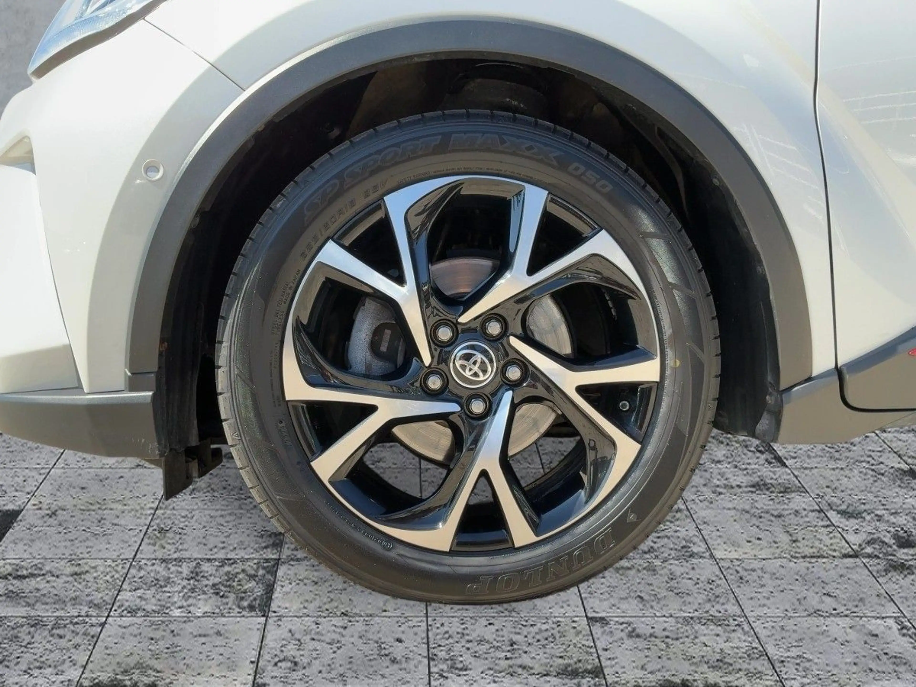 Toyota C-HR 2.0 Hybrid TEAM D Bi-LED+ACC+RFK+SHZ+DAB — photo 8