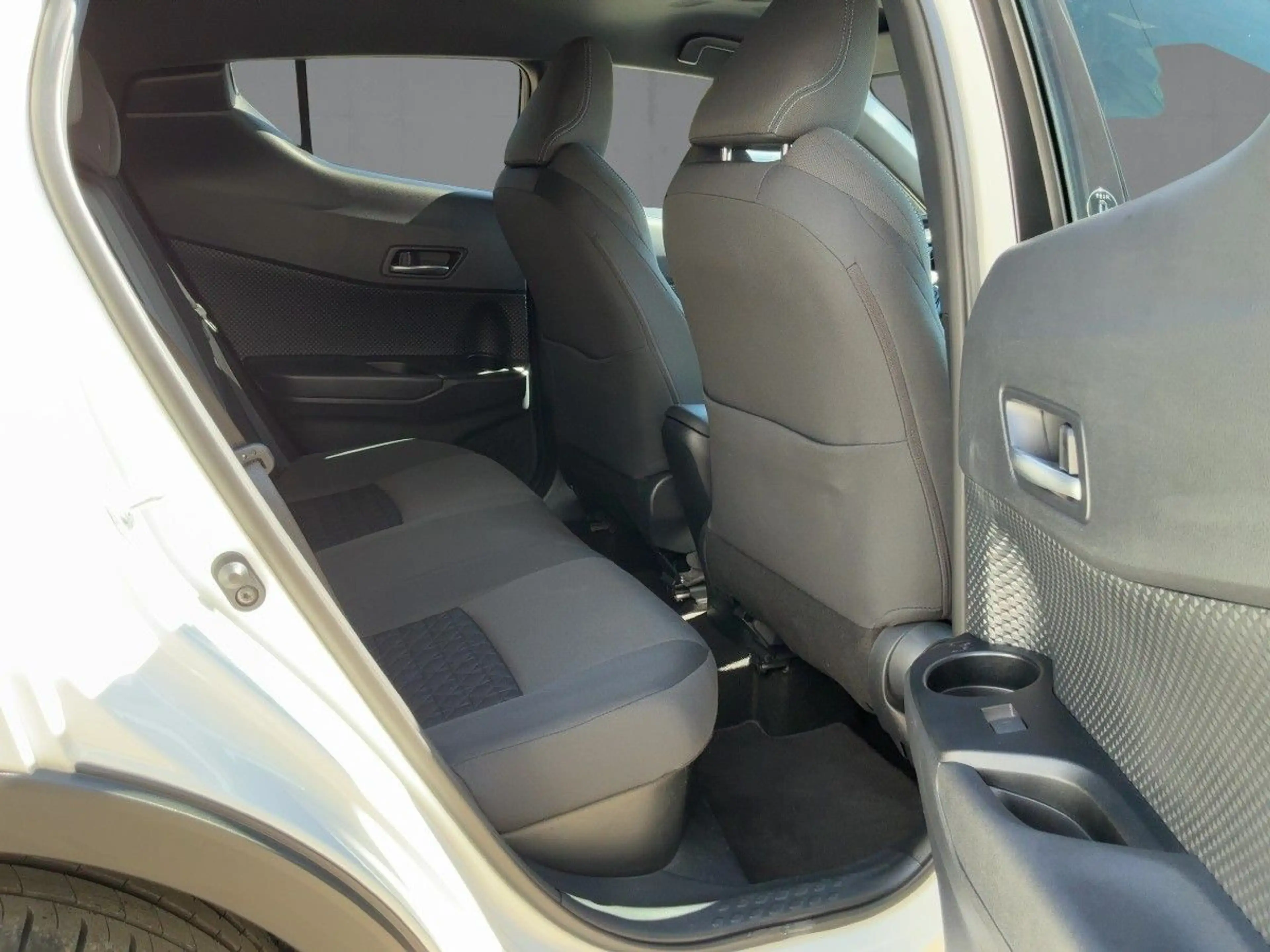 Toyota C-HR 2.0 Hybrid TEAM D Bi-LED+ACC+RFK+SHZ+DAB — photo 13