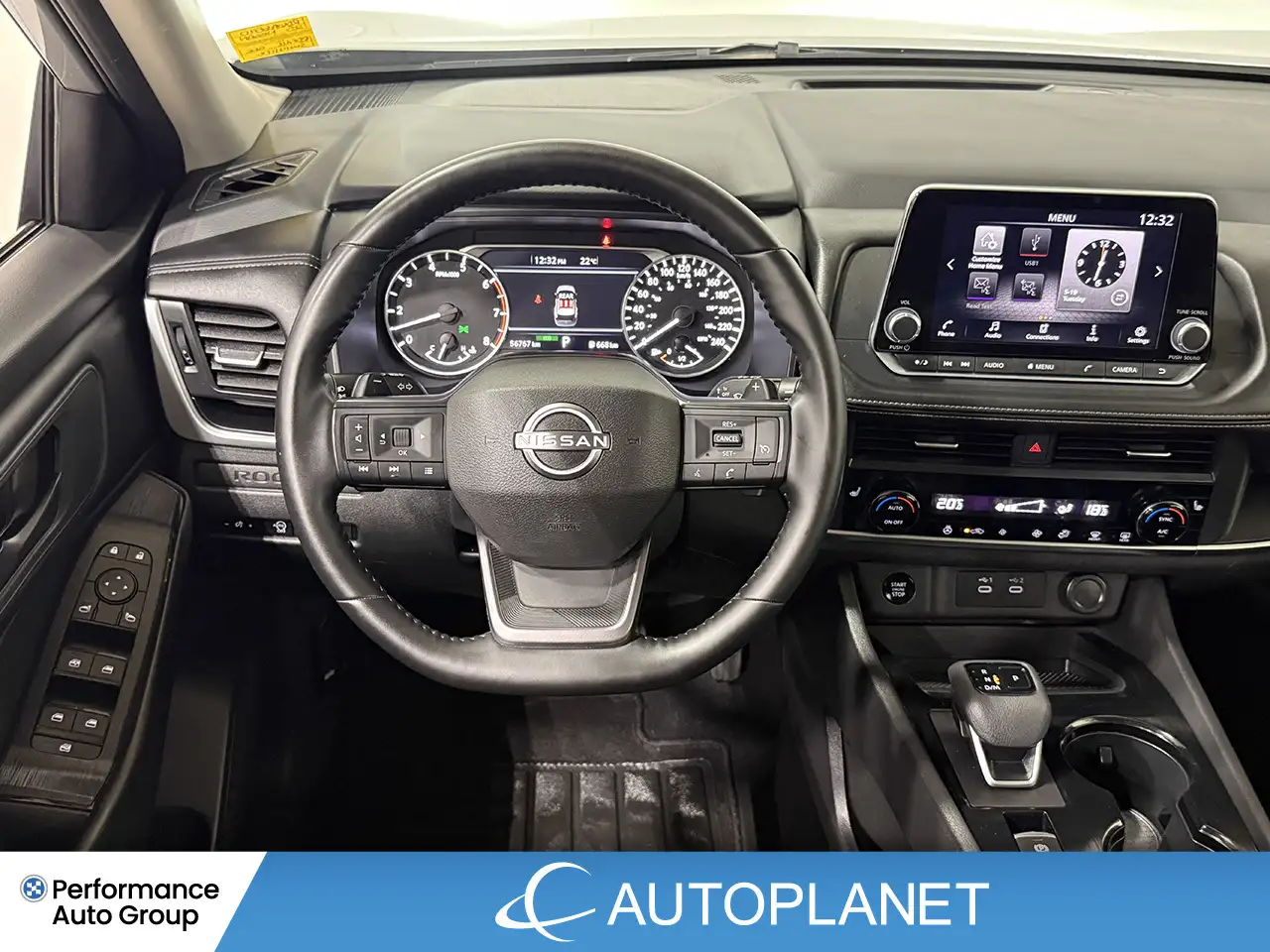 Nissan Rogue снимка Nissan Rogue