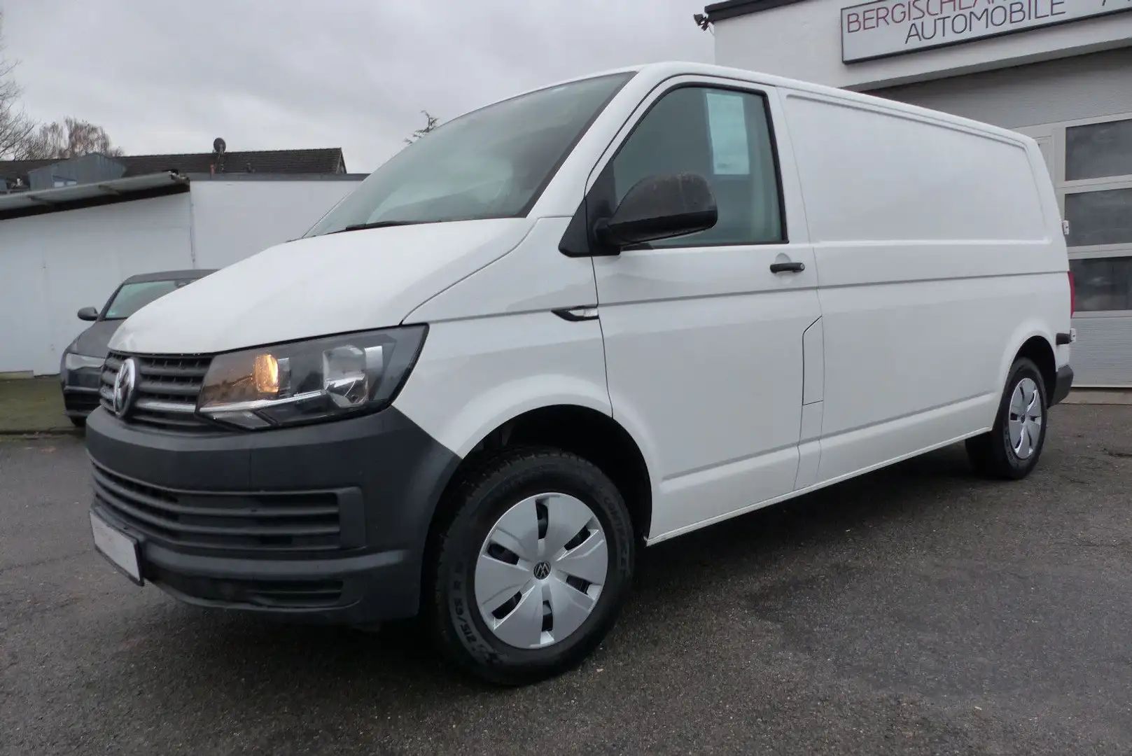 Volkswagen T6 Transporter Kasten lang, Navi, PDC, AHK Weiß - 2