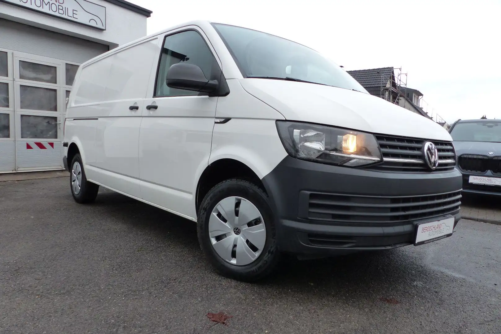 Volkswagen T6 Transporter Kasten lang, Navi, PDC, AHK Weiß - 1