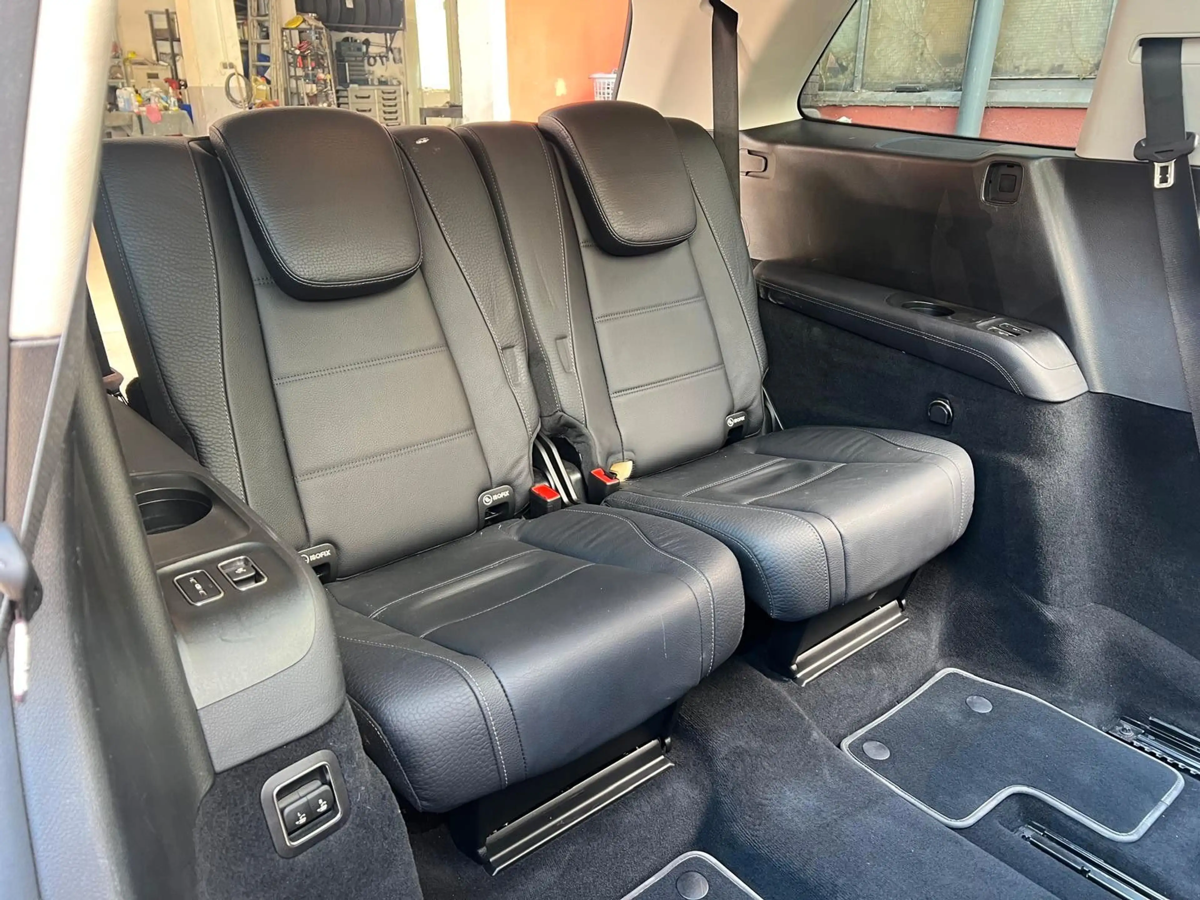 Mercedes-Benz GLS 350 GLS GLS 350 d 4Matic — photo 12