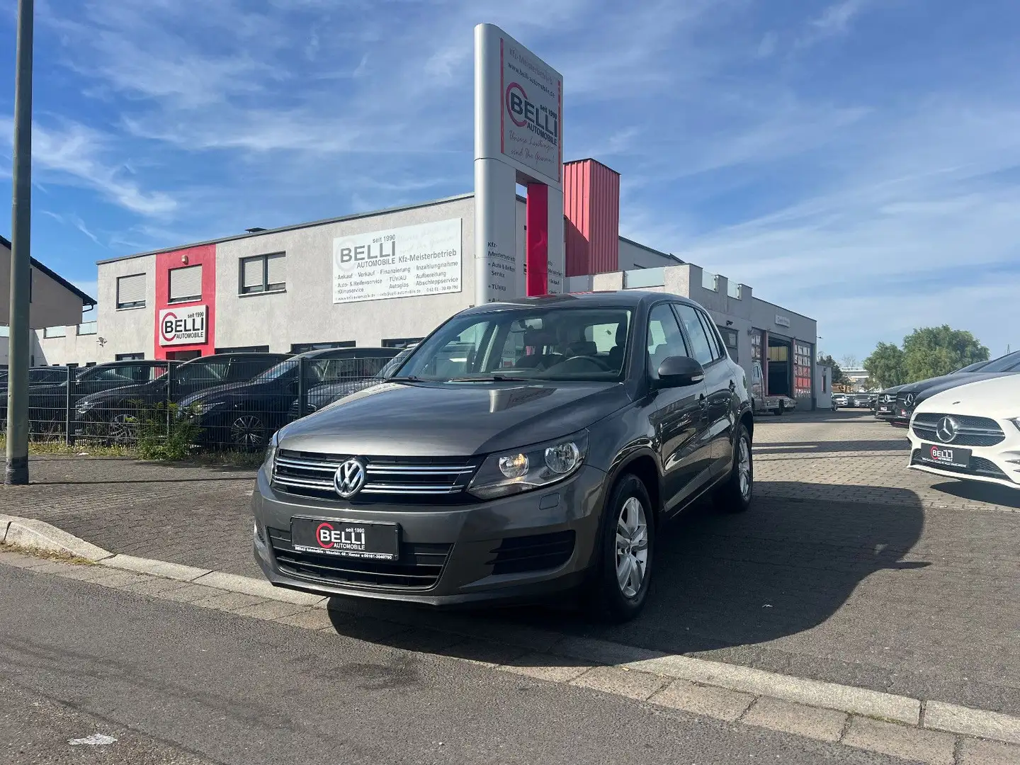 Volkswagen Tiguan 1,4 TSI Trend & Fun 1.Hand FINANZIERUNG Gris - 1