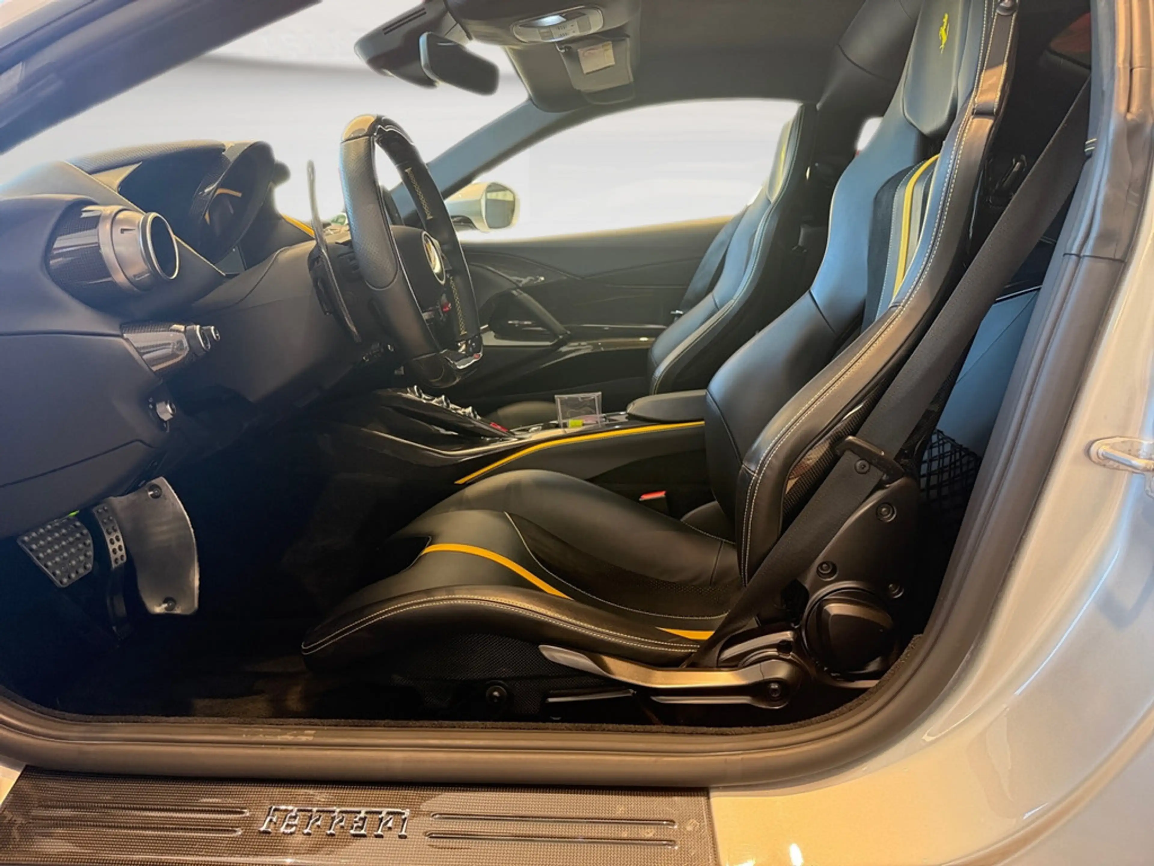 Ferrari 812 Superfast Painted Shields*Racing Seats — photo 7
