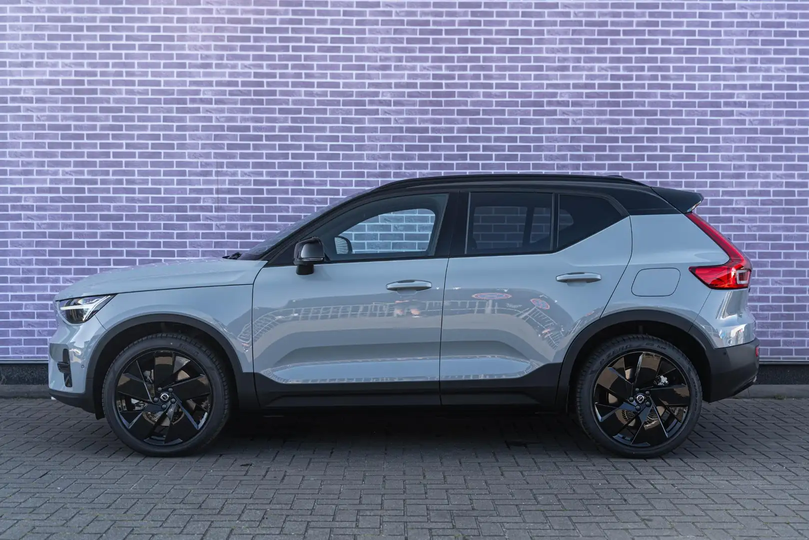 Volvo EX40 Extended Range Ultra Black Edition | Google | Long Grijs - 2