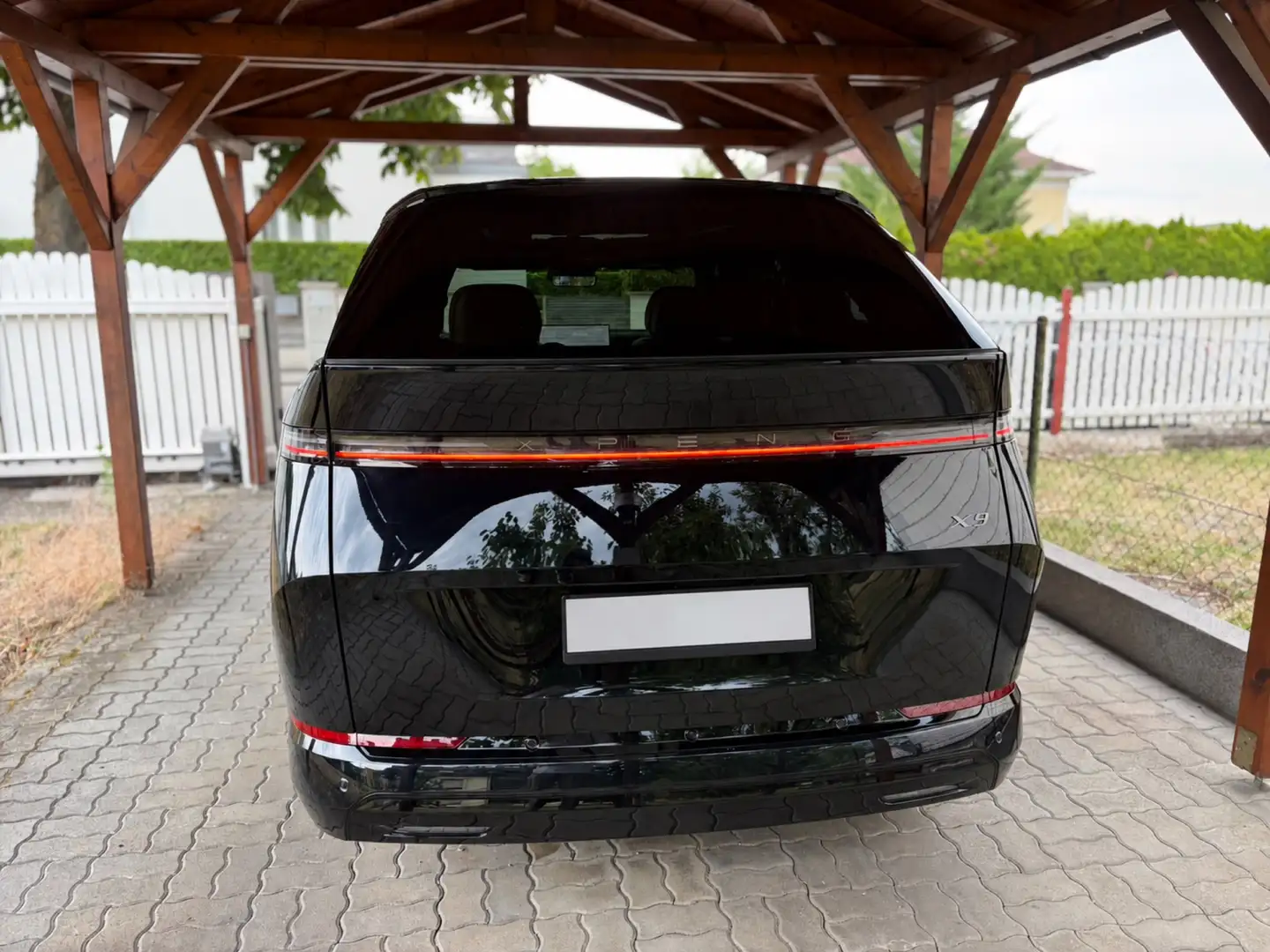 Xpeng X9 X9 Long Range FWD 110kWh Schwarz - 2