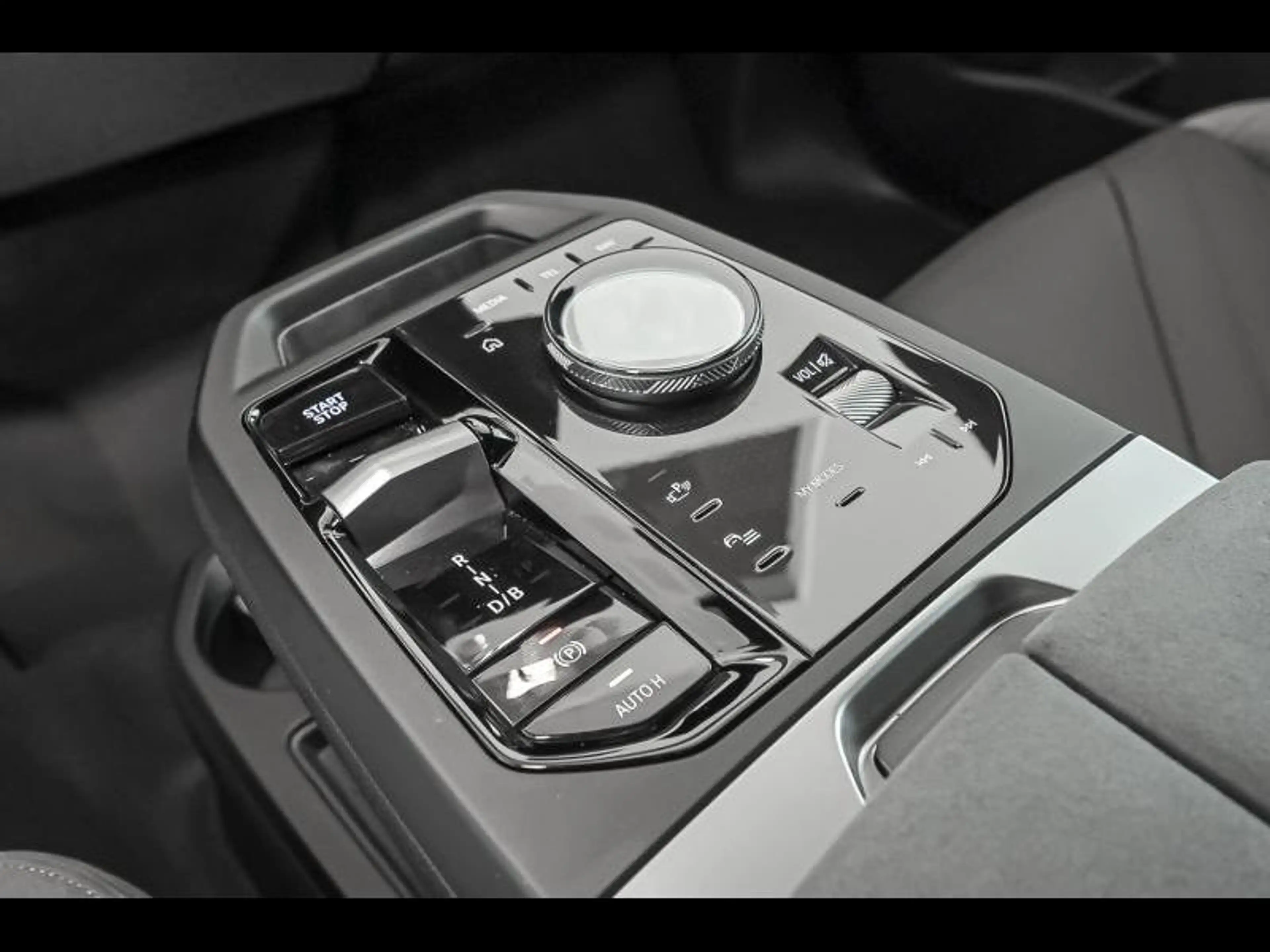 BMW iX xDrive60 - M Sport Pro | B&W | Dass+ | 360Cam | Co — photo 11