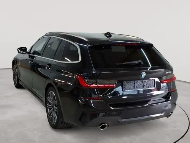 BMW 3 Series view 5