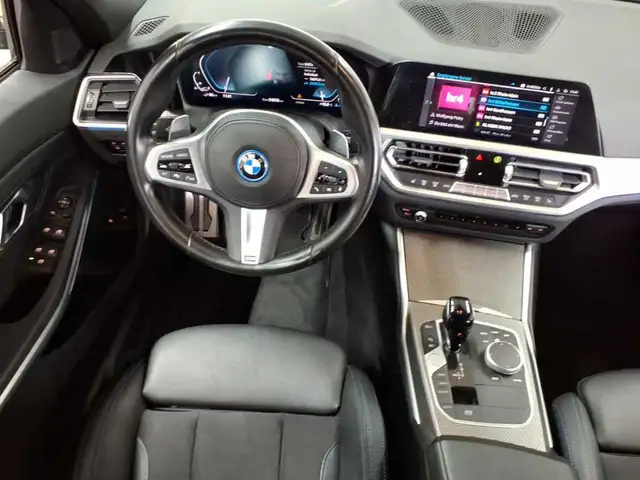 BMW 3 Series view 10