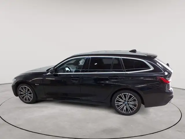 BMW 3 Series view 6