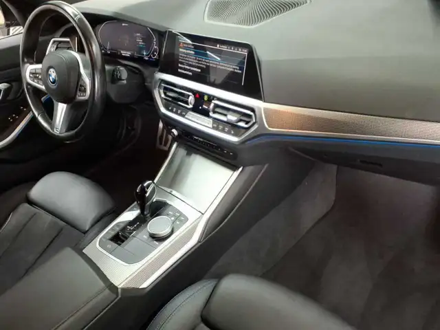 BMW 3 Series view 9