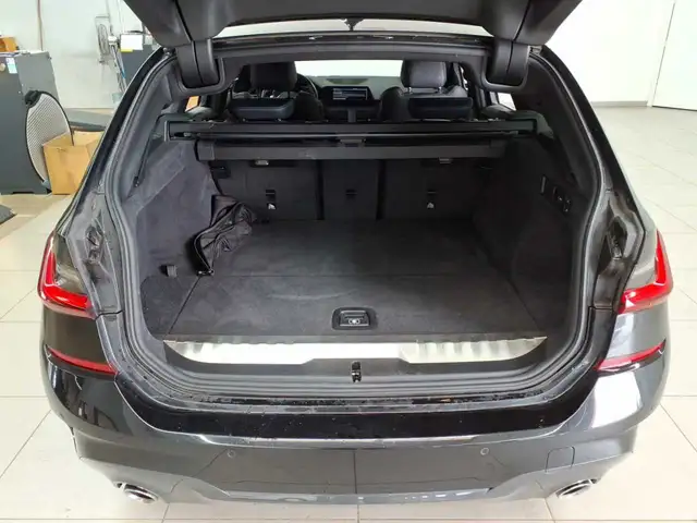 BMW 3 Series view 15