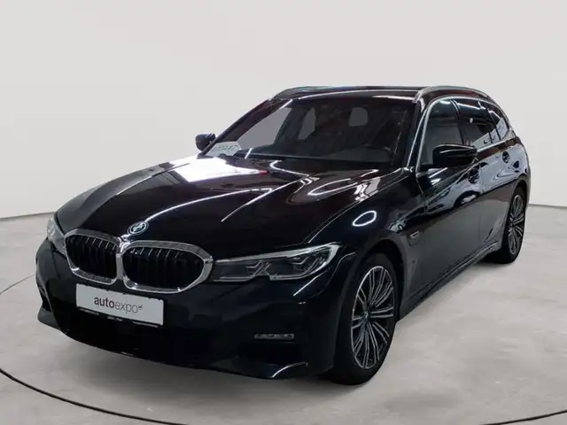 BMW 3 Series view 2