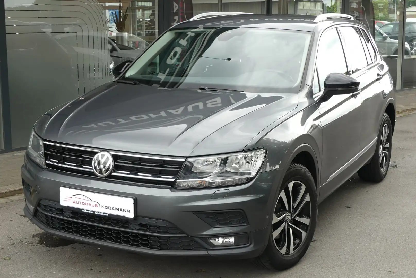 Volkswagen Tiguan IQ.DRIVE*ACC*PDC*AppleCar*Tot-Winkel*Navi Grau - 2