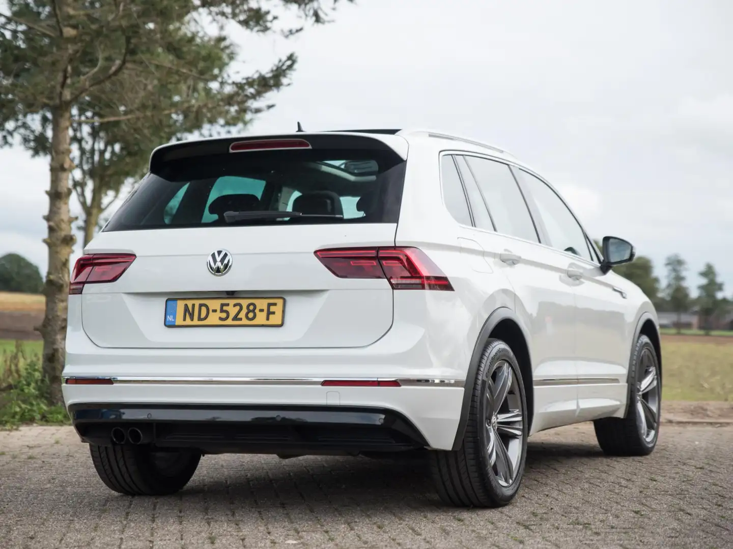 Volkswagen Tiguan 1.4 TSI ACT Highline R-Line Pano Virtual Cam Blanc - 2