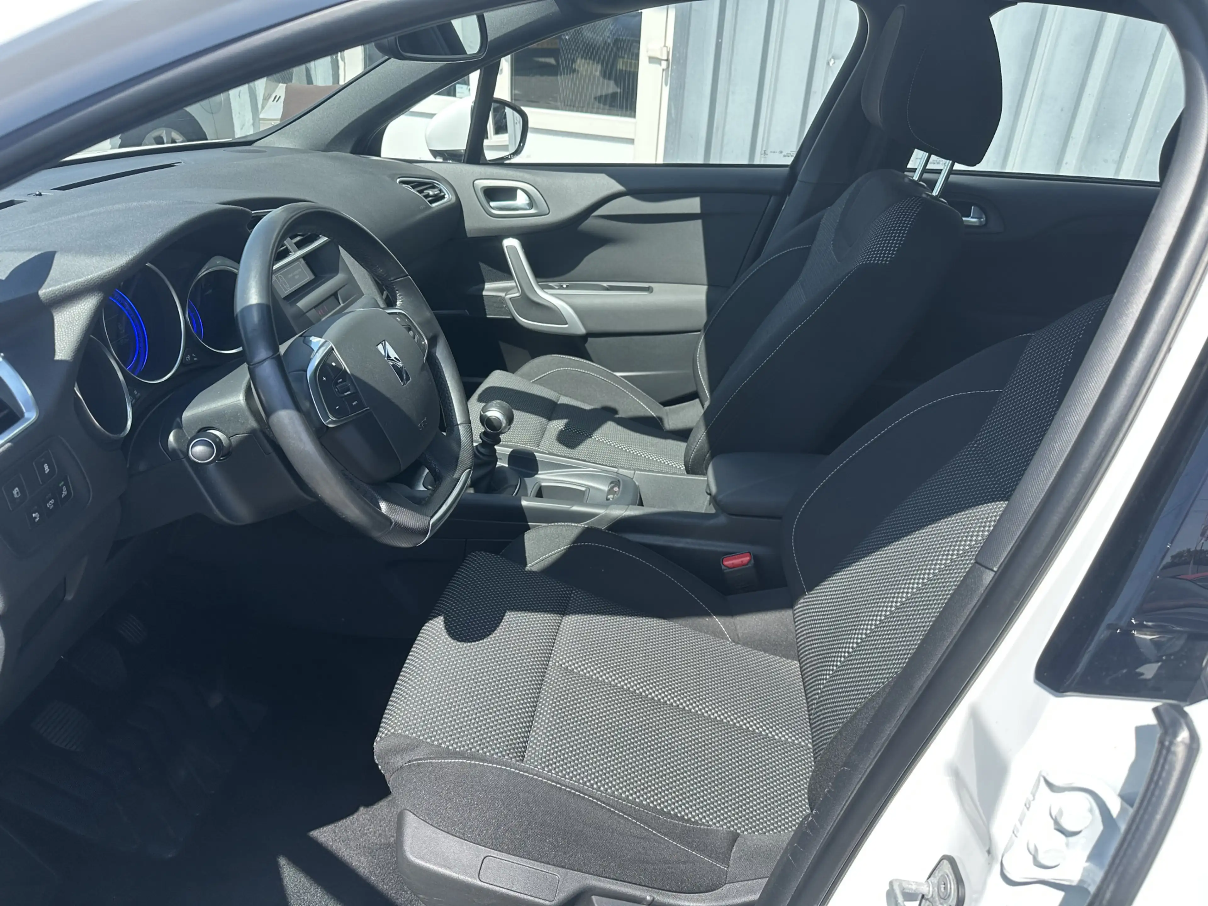 DS Automobiles DS 4 1.2 PureTech Chic — photo 6