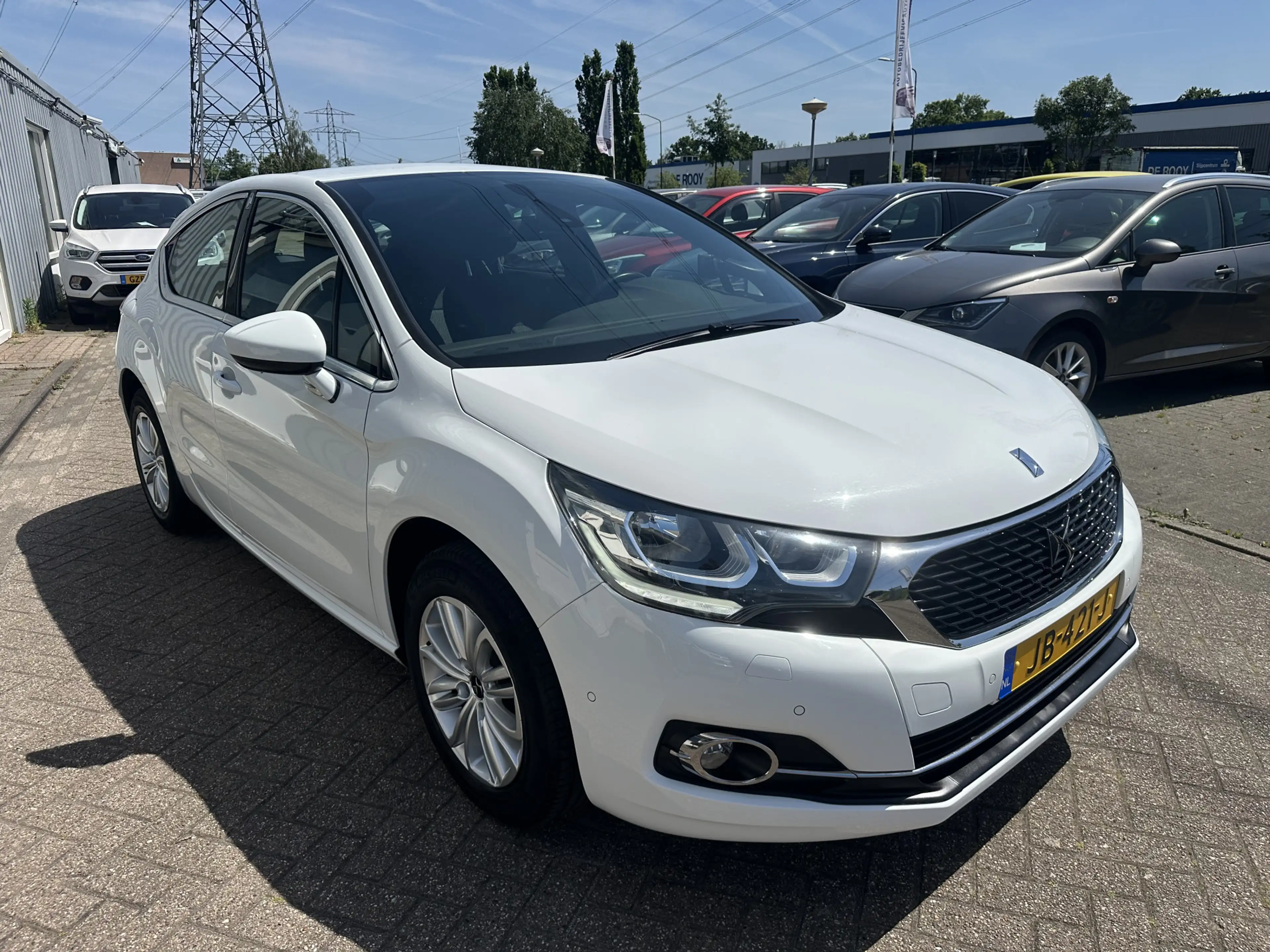 DS Automobiles DS 4 1.2 PureTech Chic — photo 3