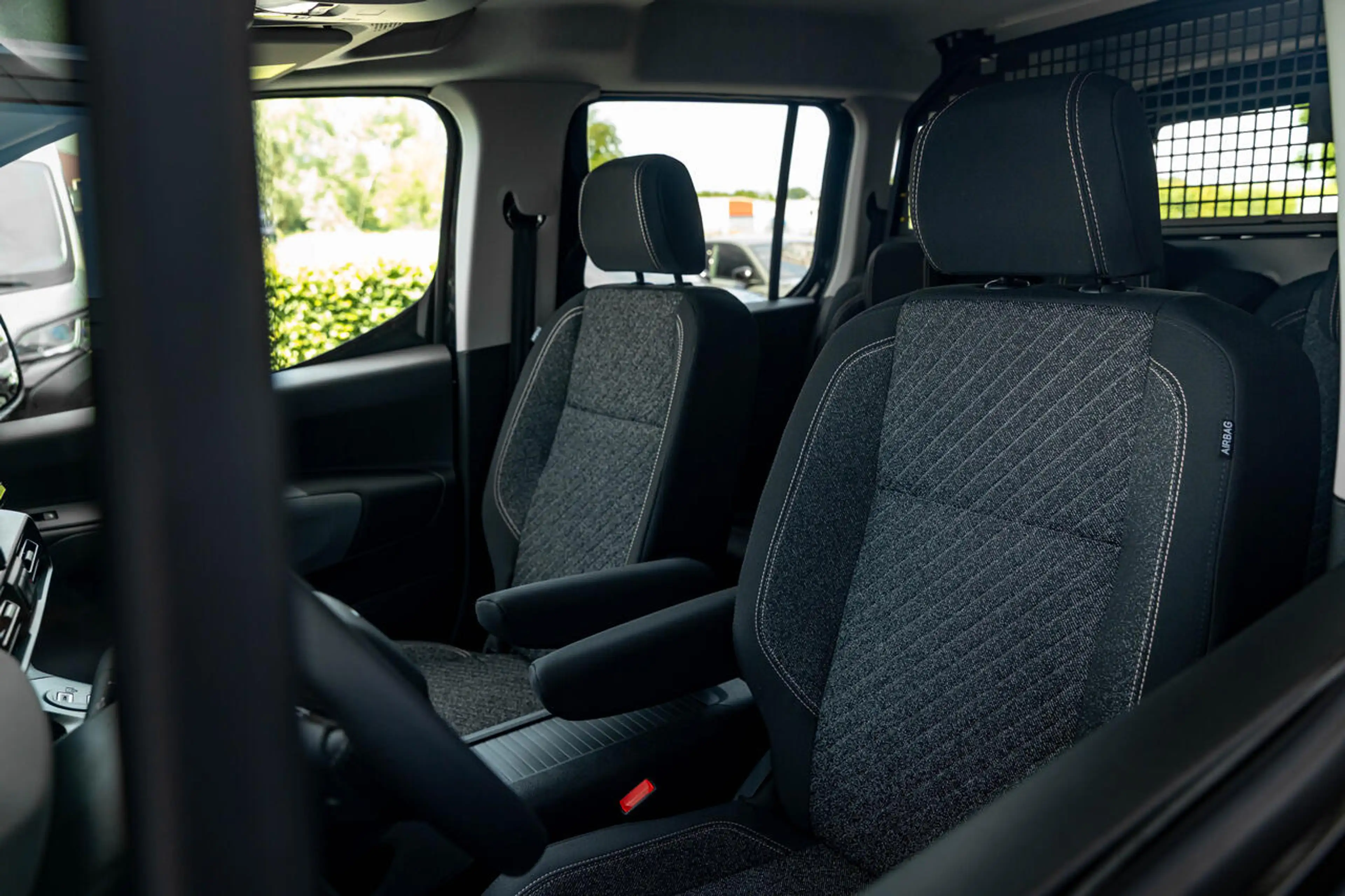 Peugeot Rifter Allure | Manueel 110 PK | MPV | LED | Camera | ... — photo 9