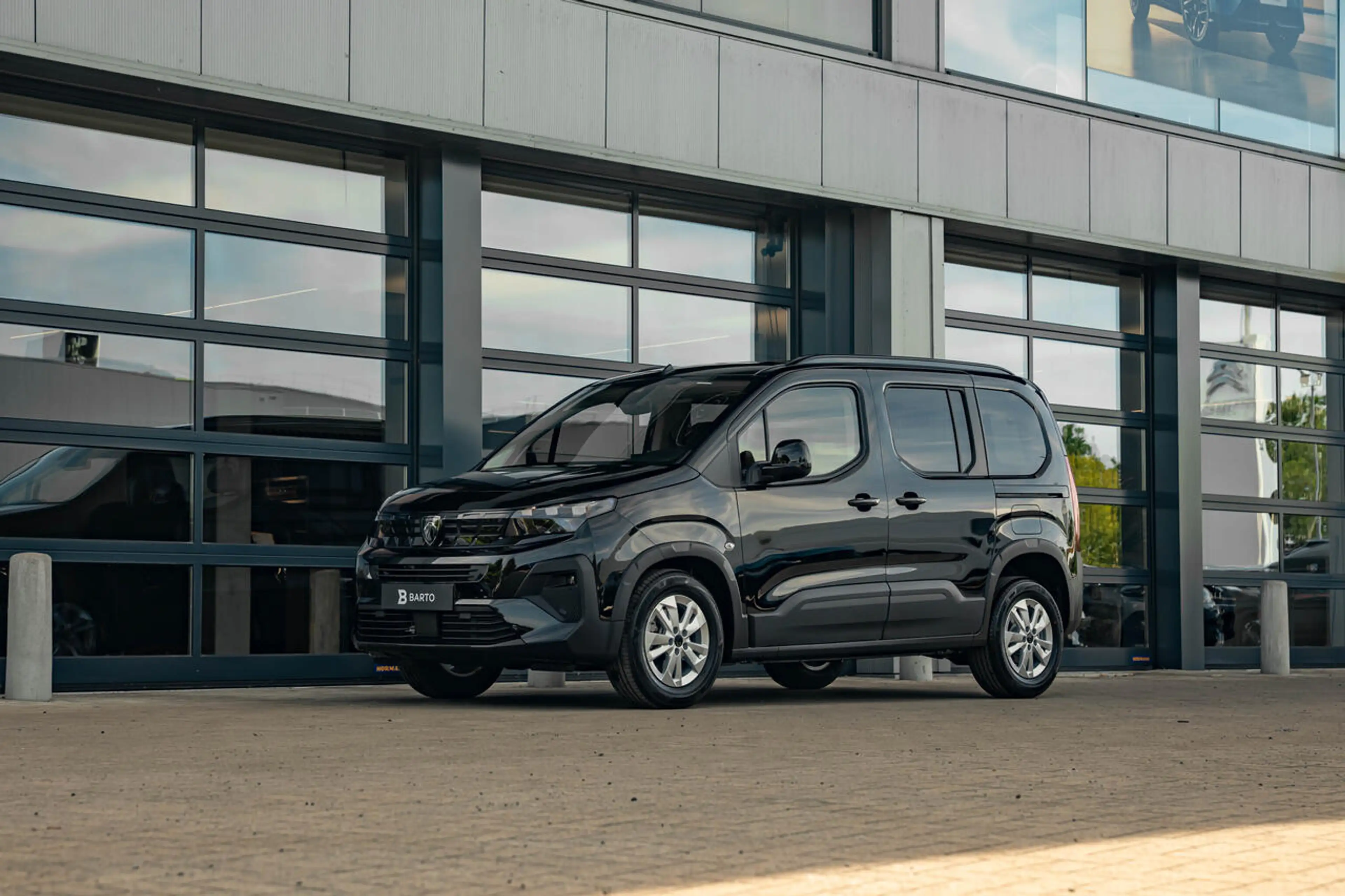 Peugeot Rifter Allure | Manueel 110 PK | MPV | LED | Camera | ... — photo 2