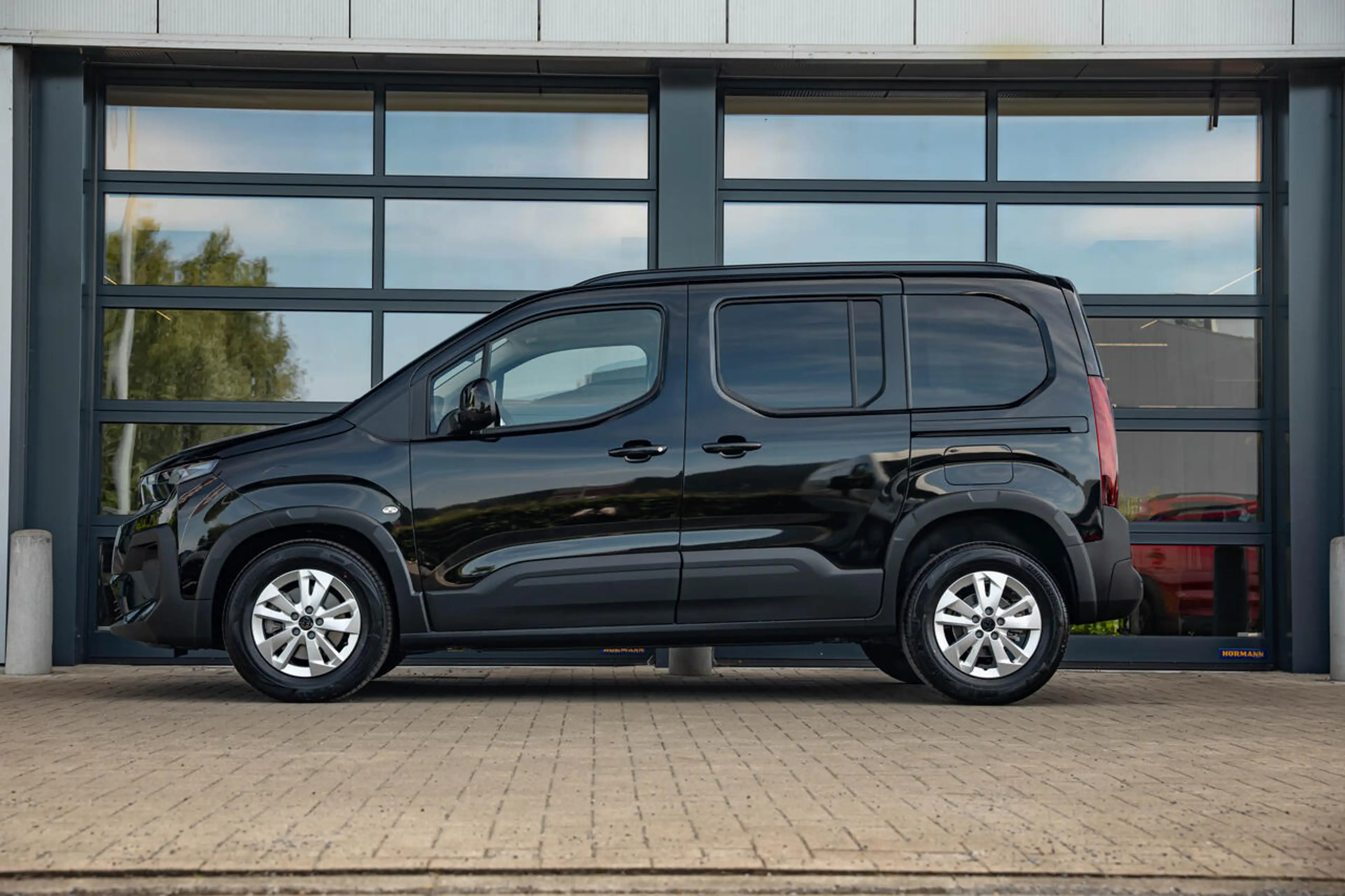 Peugeot Rifter Allure | Manueel 110 PK | MPV | LED | Camera | ... — photo 3
