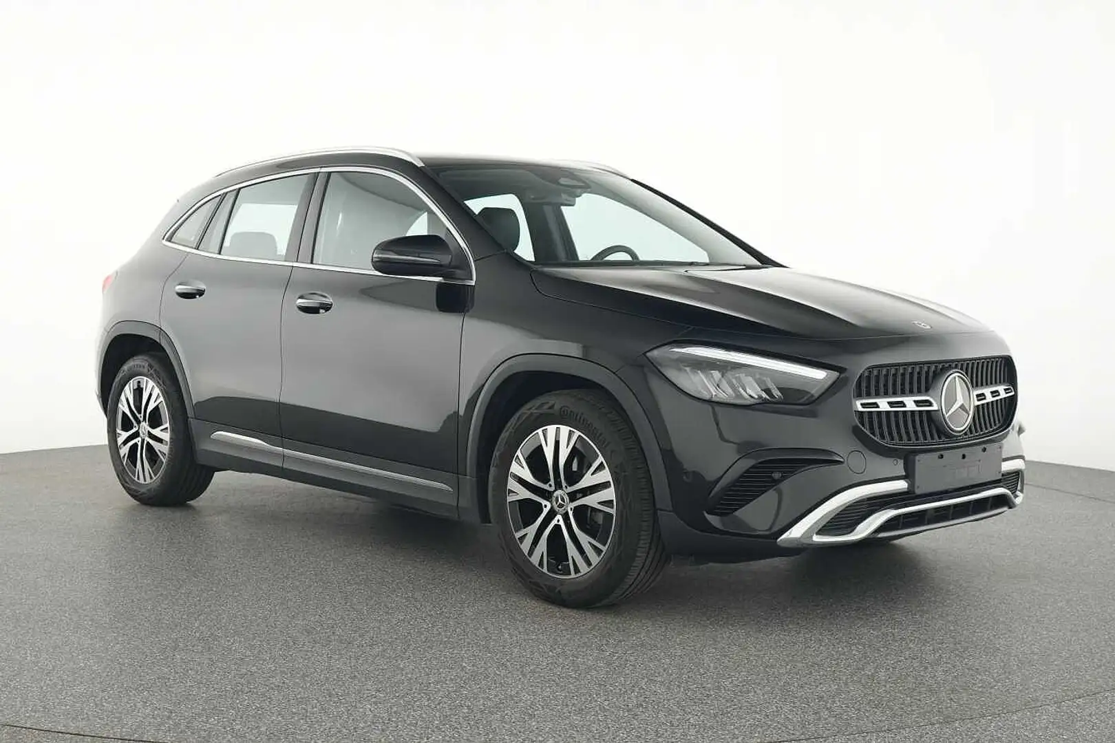 Mercedes-Benz GLA 180 d Off-Roader Zwart - 2