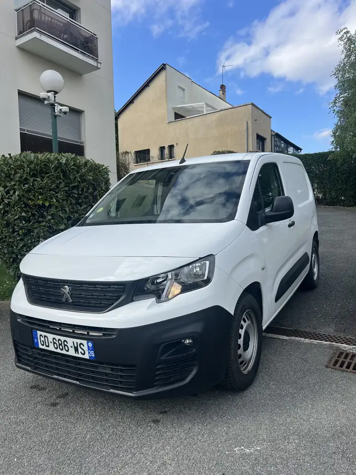 Peugeot Partner FOURGON STANDARD 650 KG BLUEHDI 100 S\u0