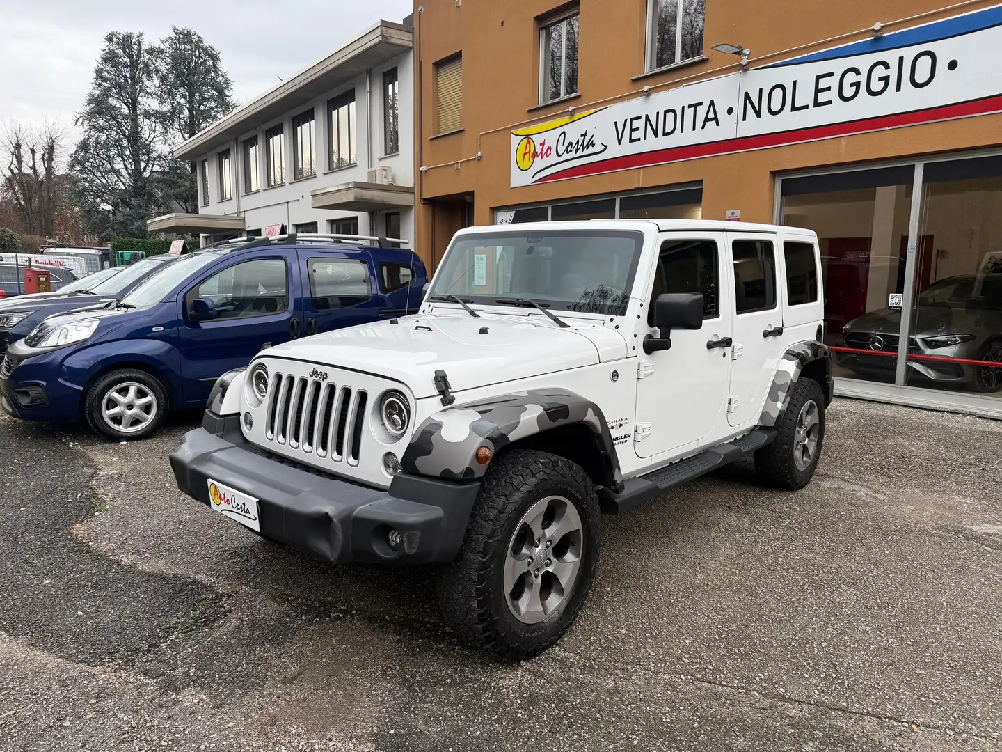 Jeep Wrangler Wrangler III Unlimited 2.8 crd Sahara auto JKU E6 Bianco - 2