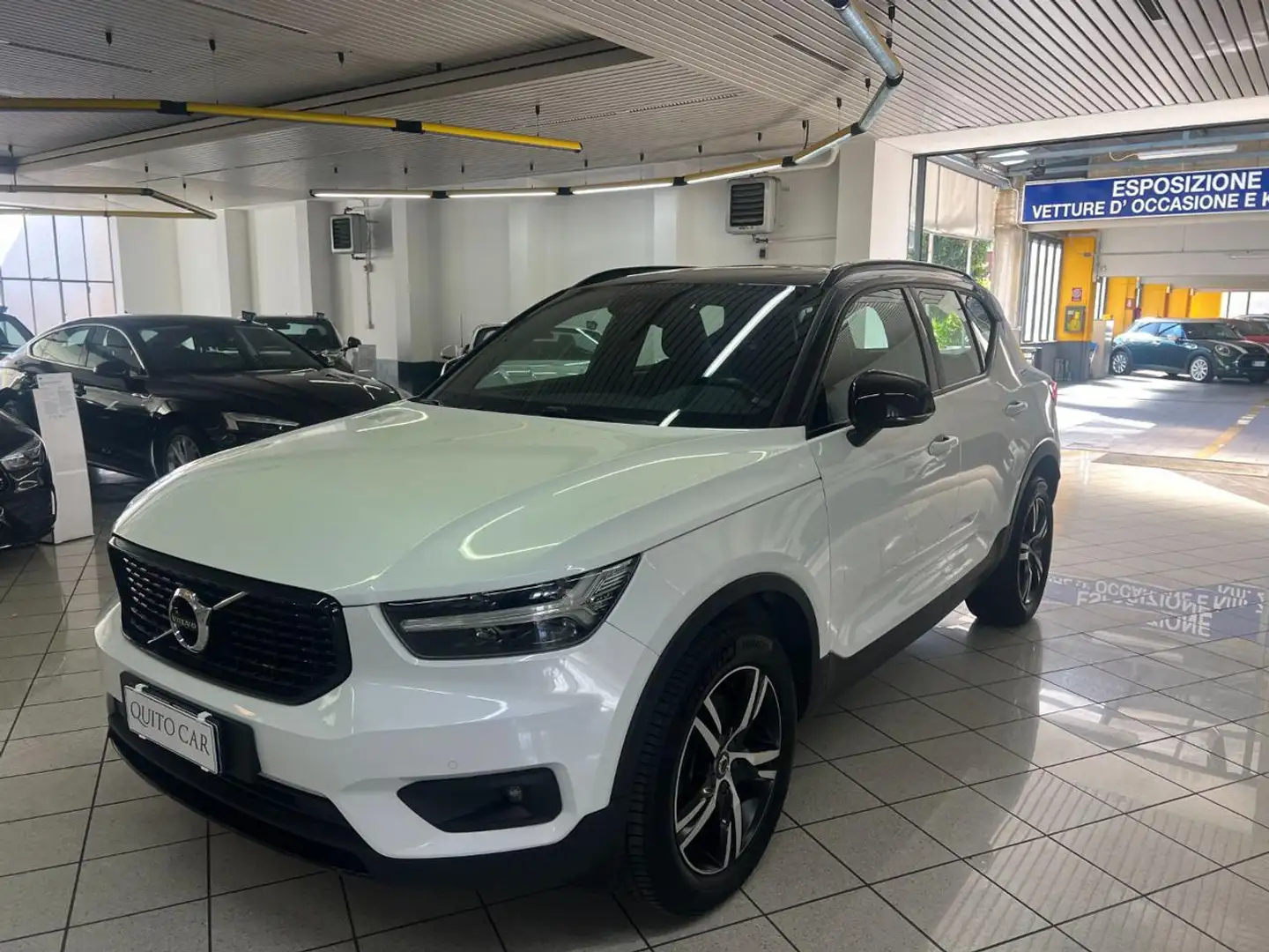 Volvo XC40 T4 AWD Geartronic R-design- PROMO Wit - 1