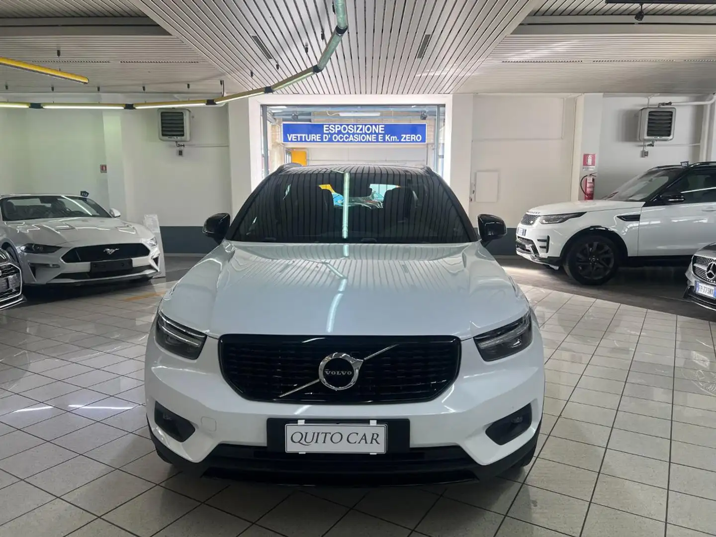 Volvo XC40 T4 AWD Geartronic R-design- PROMO Wit - 2