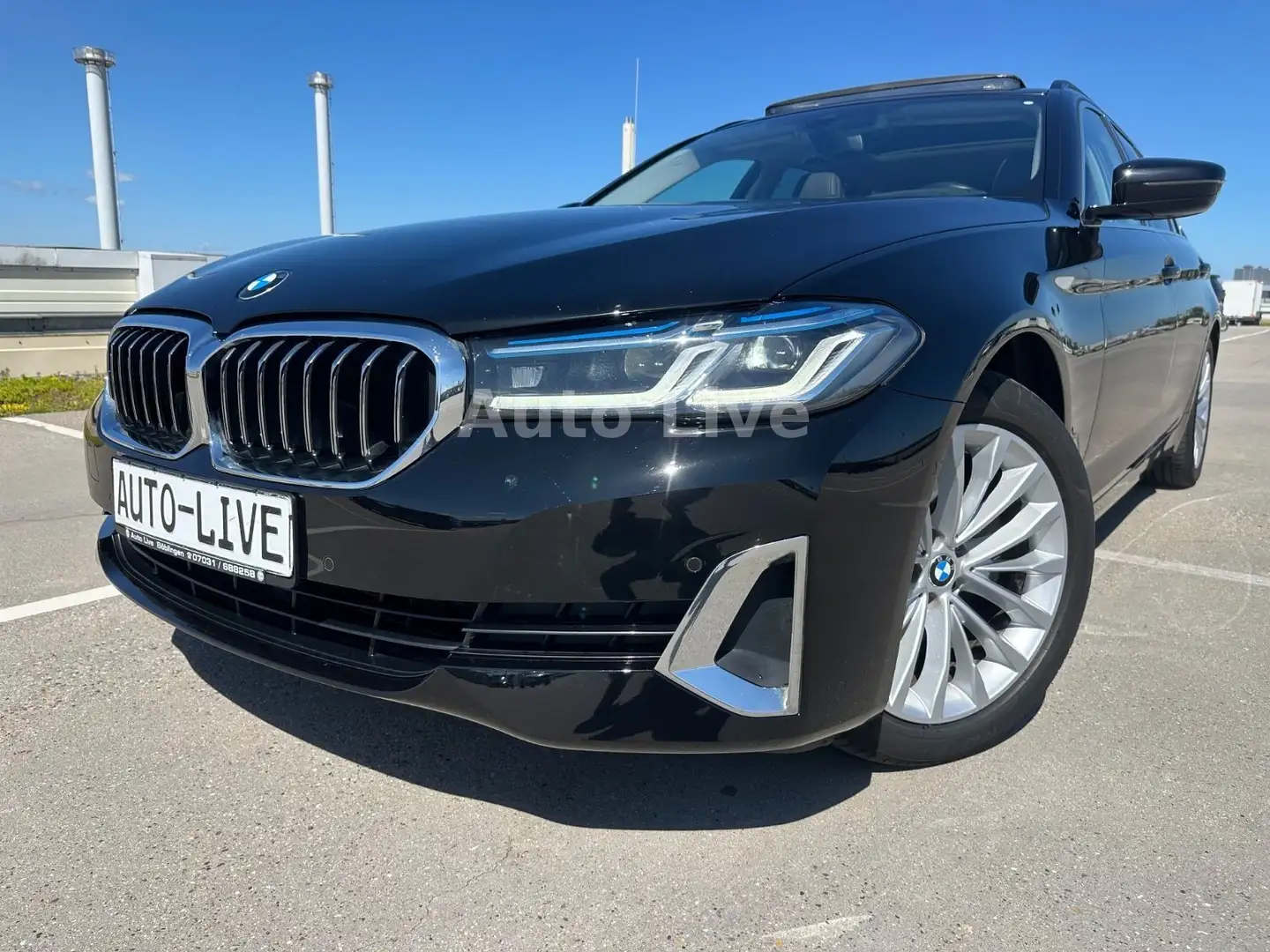 BMW 520 d Tou. xDrive*AUTO*PANO*VIRTUAL*LASER*AHK*VOL Schwarz - 1