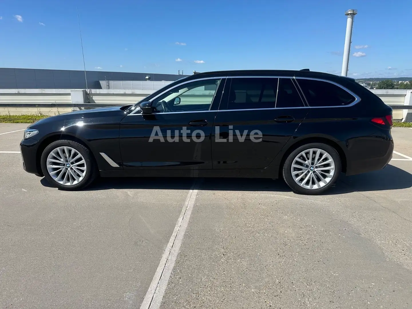 BMW 520 d Tou. xDrive*AUTO*PANO*VIRTUAL*LASER*AHK*VOL Schwarz - 2