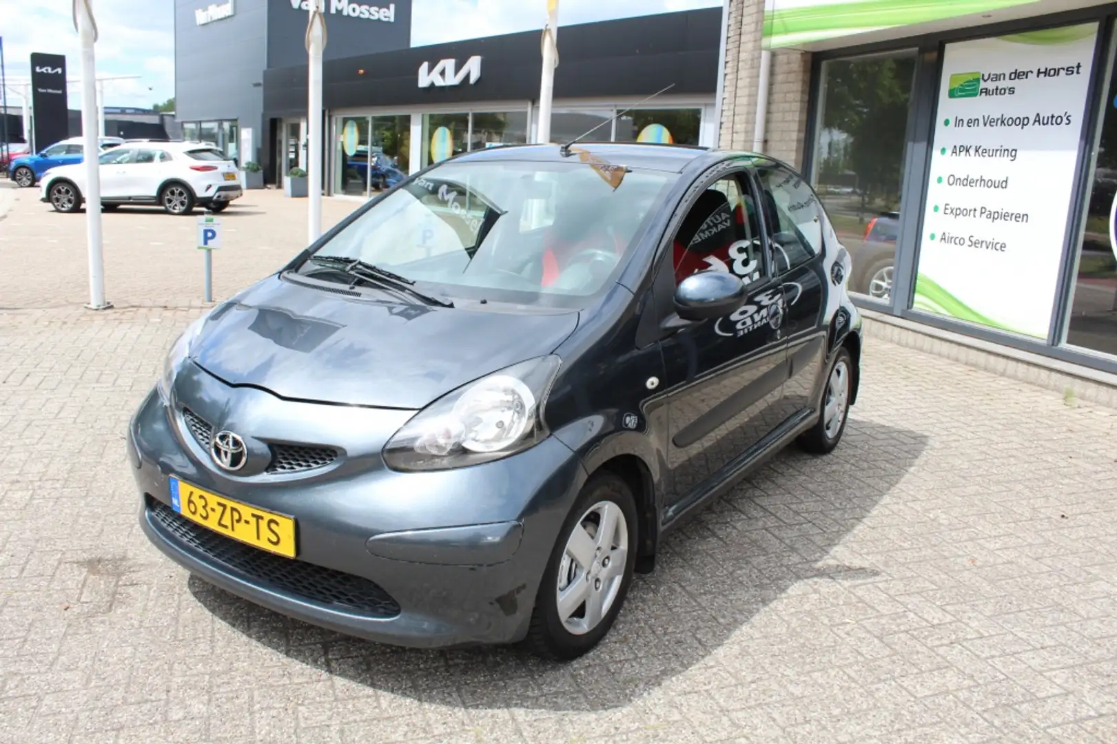 Toyota Aygo 1.0-12V Sport Grijs - 2