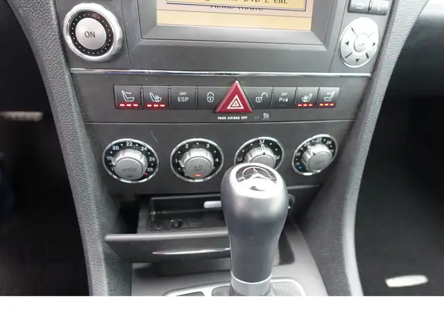Mercedes-Benz SLK view 13