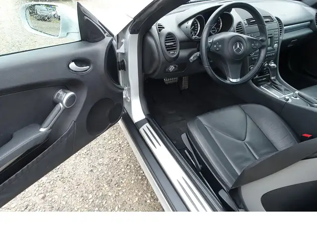 Mercedes-Benz SLK view 7
